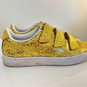 🌟🌟 PUMA Glittery gold sneakers!!